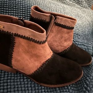 Roxy booties NWT unboxed 8 1/2 beautiful perfect for this weather.